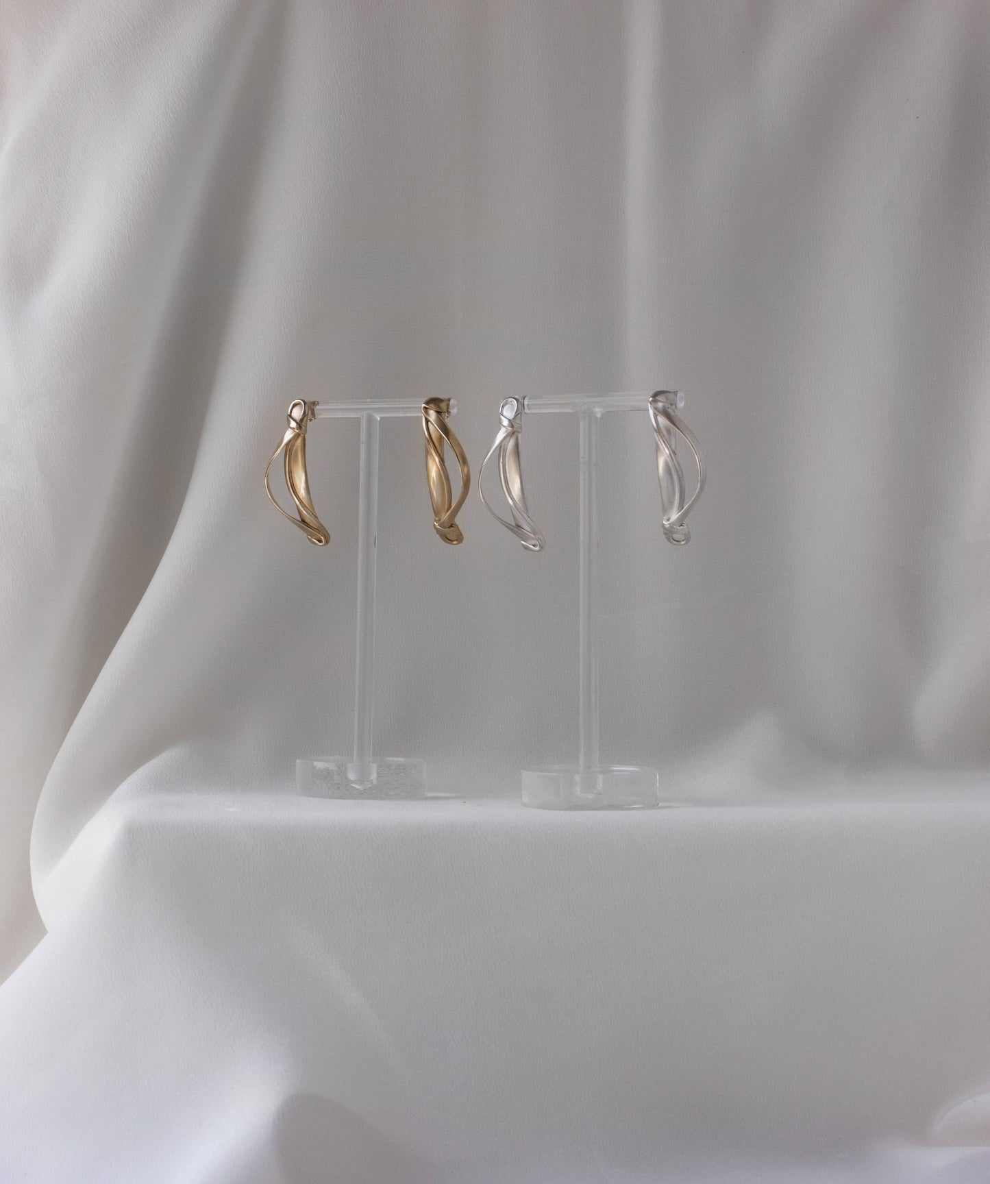 L.Greenwalt Jewelry - Draped Ribbon Earrings
: Yellow bronze