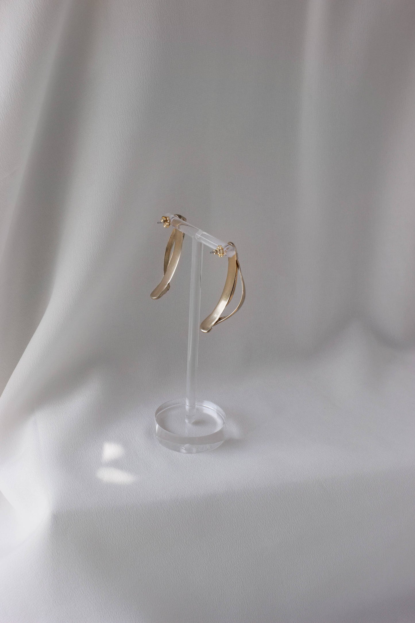 L.Greenwalt Jewelry - Draped Ribbon Earrings
: Yellow bronze