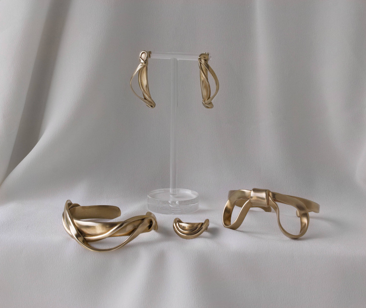 L.Greenwalt Jewelry - Draped Ribbon Earrings
: Yellow bronze