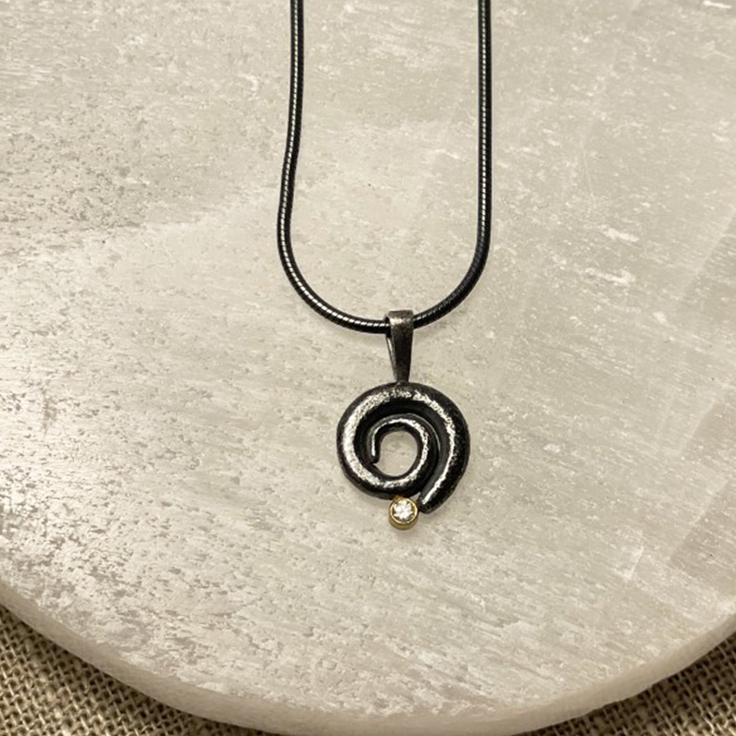 Round Spiral with Tube Set Diamond