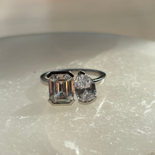 Toi et moi Engagement Ring